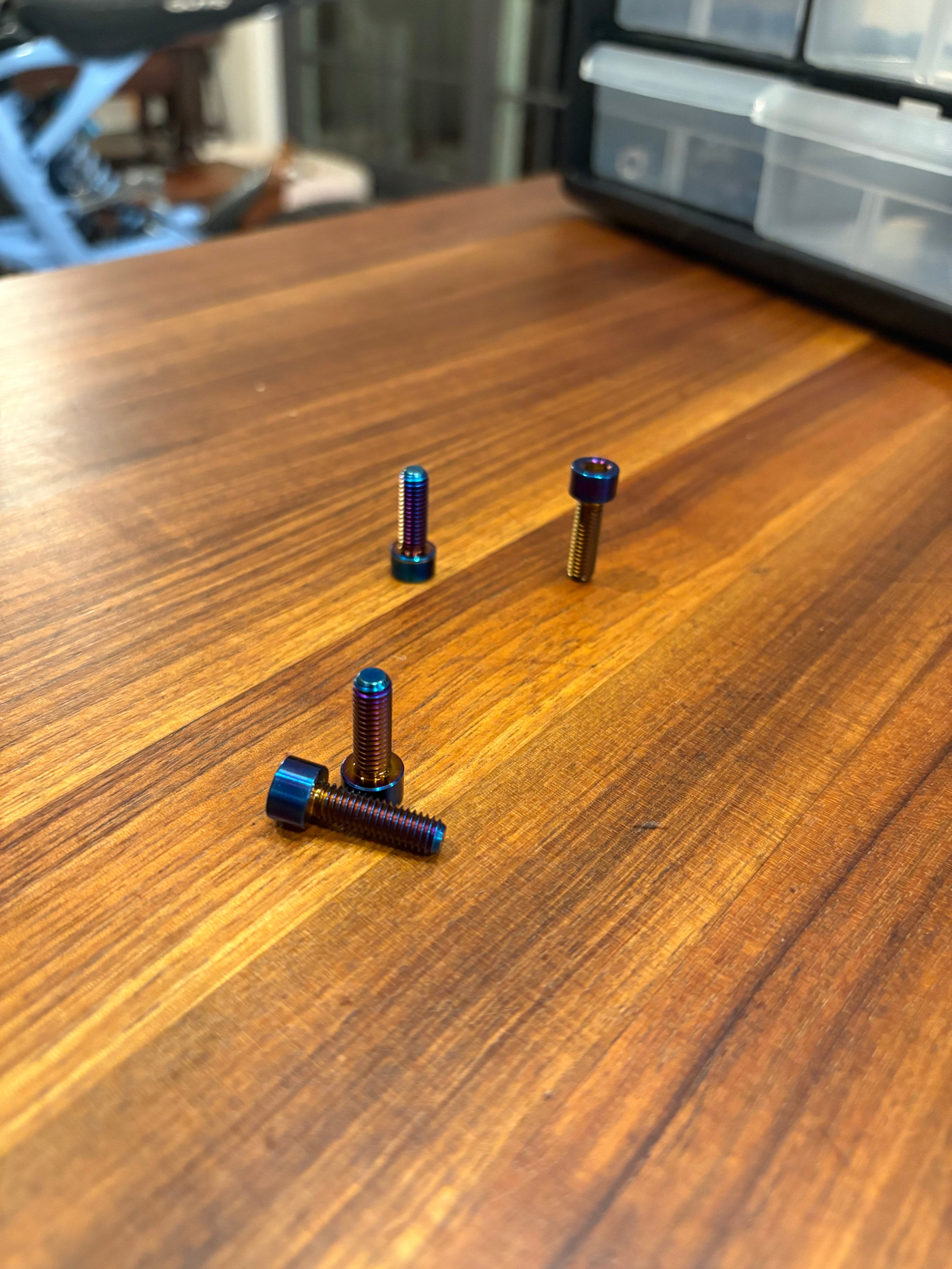 Tuttio Titanium Bolt Kit